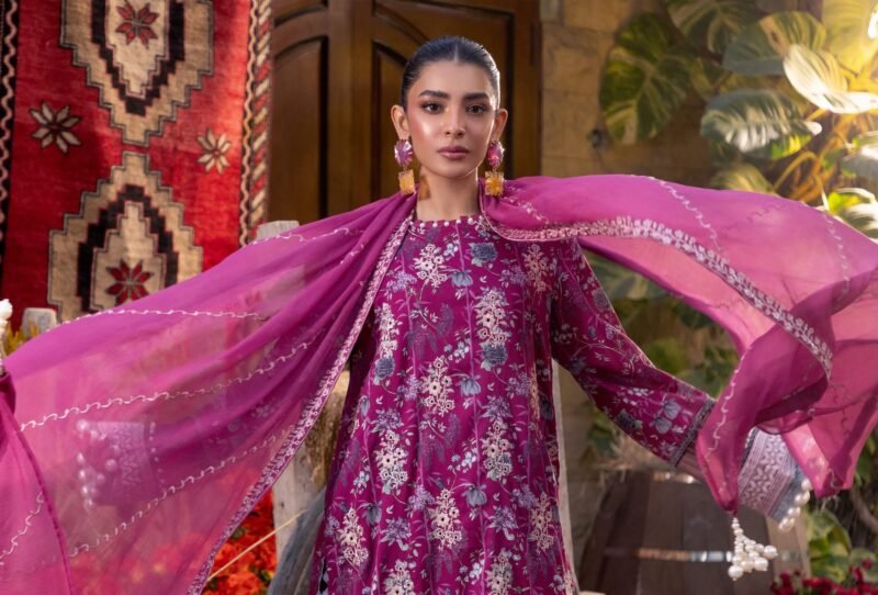 EMBROIDERED LUXURY CAMBRIC UNSTITCHED 3PCS 2024 Big Discunt