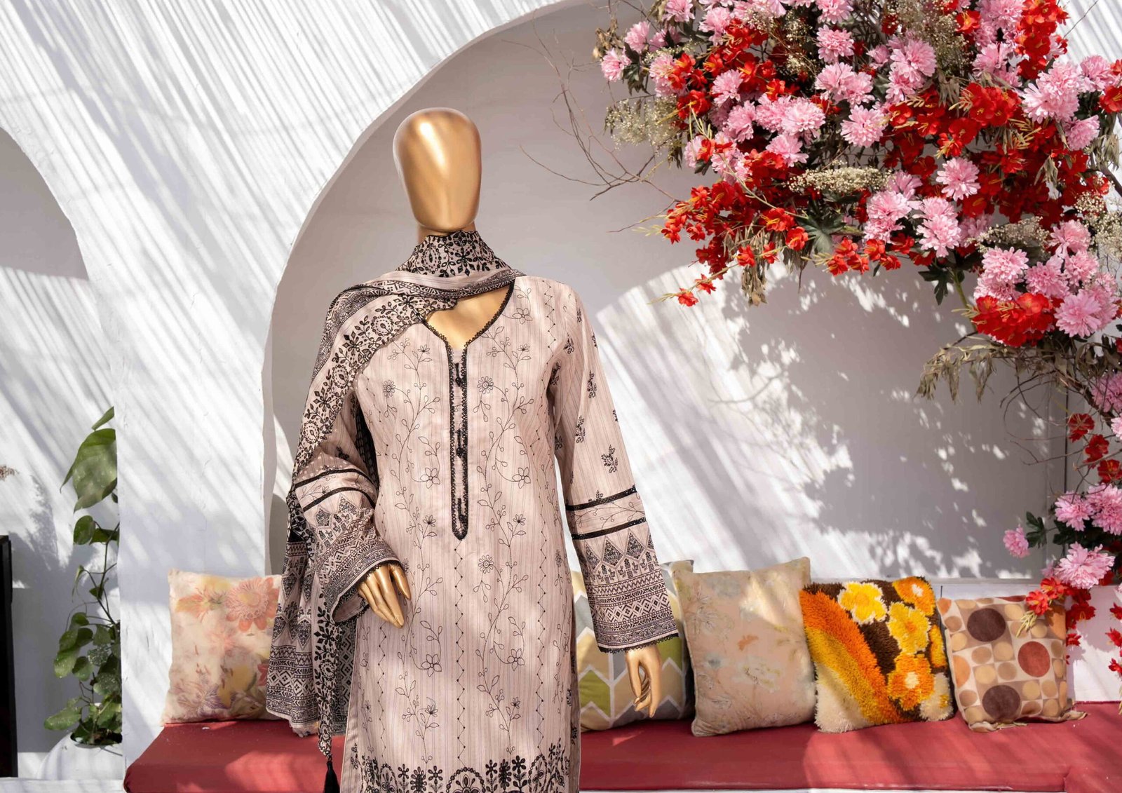 MEHAK Exclusive Lawn Embroidered Shirt With Embroidered Cutwork Lawn Dupatta