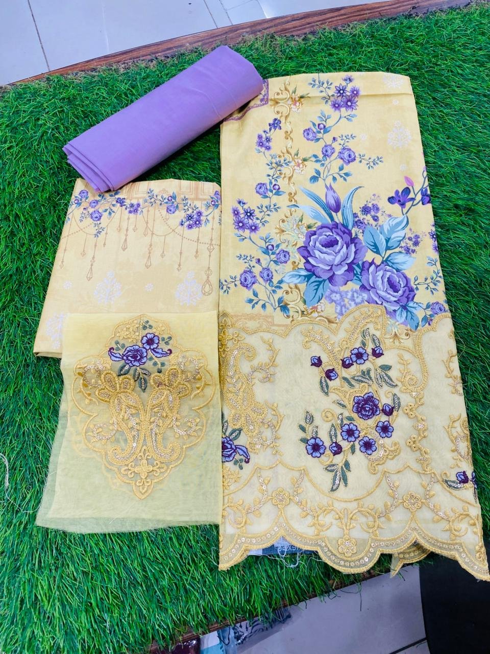 ALZOHAIB & HZ TEXTILES CHICKANKRI Embroidered 2-Piece Lawn